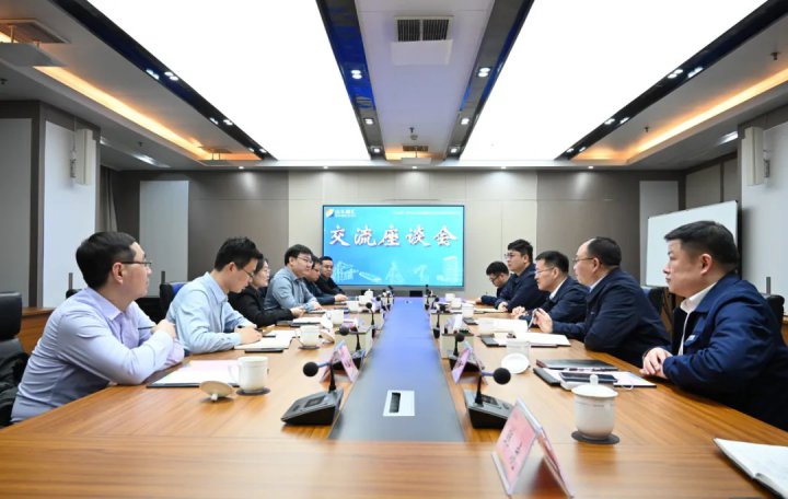 济宁市委网信办、曲阜师范大学领导到英国威廉希尔唯一官网座谈交流