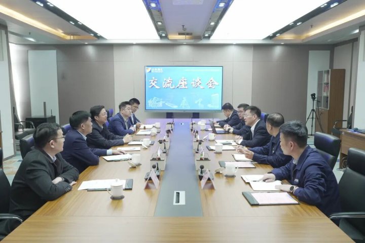 新华保险公司客人到访英国威廉希尔唯一官网