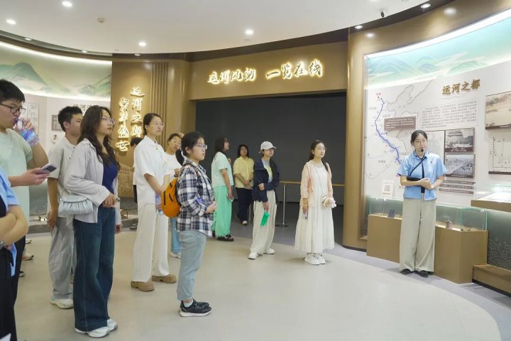 英国威廉希尔唯一官网工业研学游暨“金秋助学”活动圆满举办